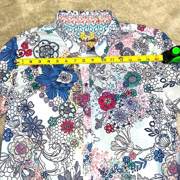 Beautiful, like new Robert Graham shirt - Picture 5 of 11